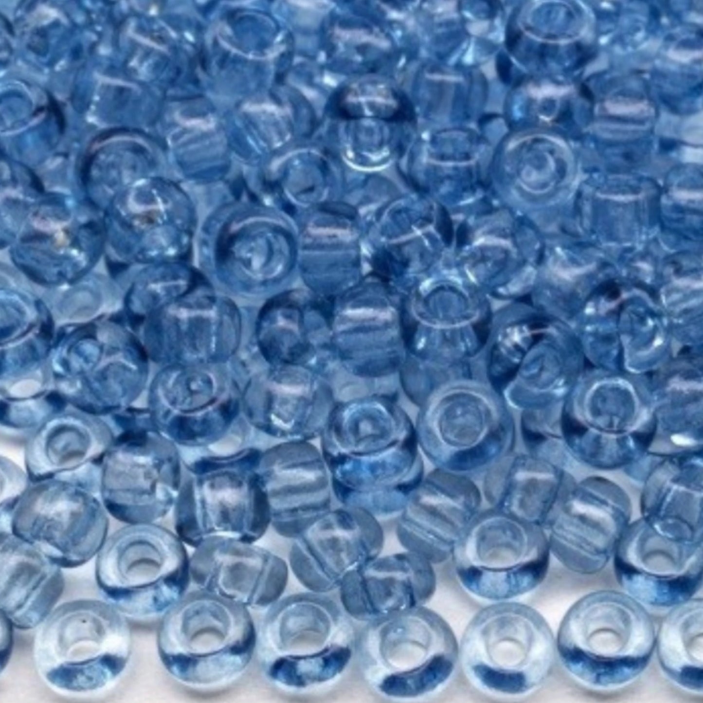 Missangas/Miçangas Pequenas (contas miúdas) de Vidro Checo Preciosa 10/0 01132 Rocaille 2,3 mm. Azul Cristal - Tingido com Solgel.