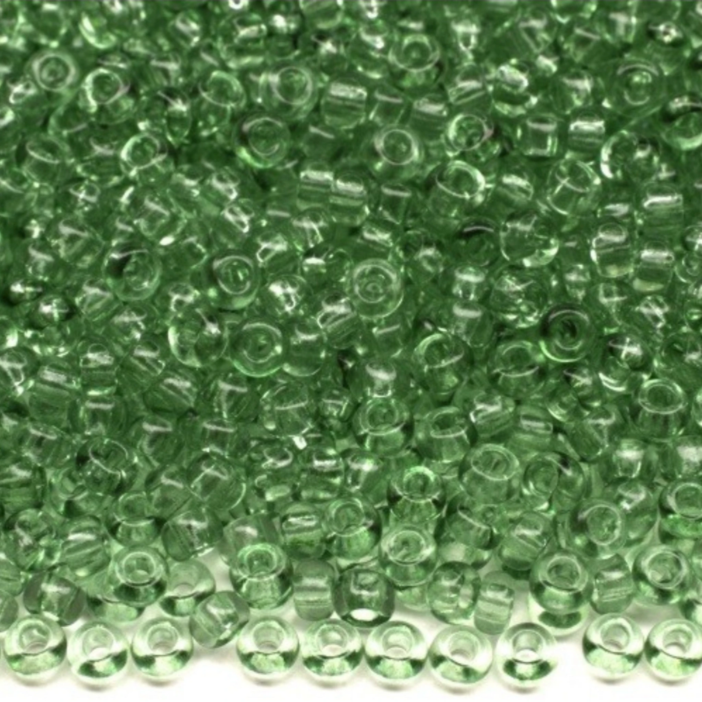 10/0 01162 Preciosa tsjekkiske glass små perler rocailleperler 2,3 mm. Grønn krystall - Solgel farget.
