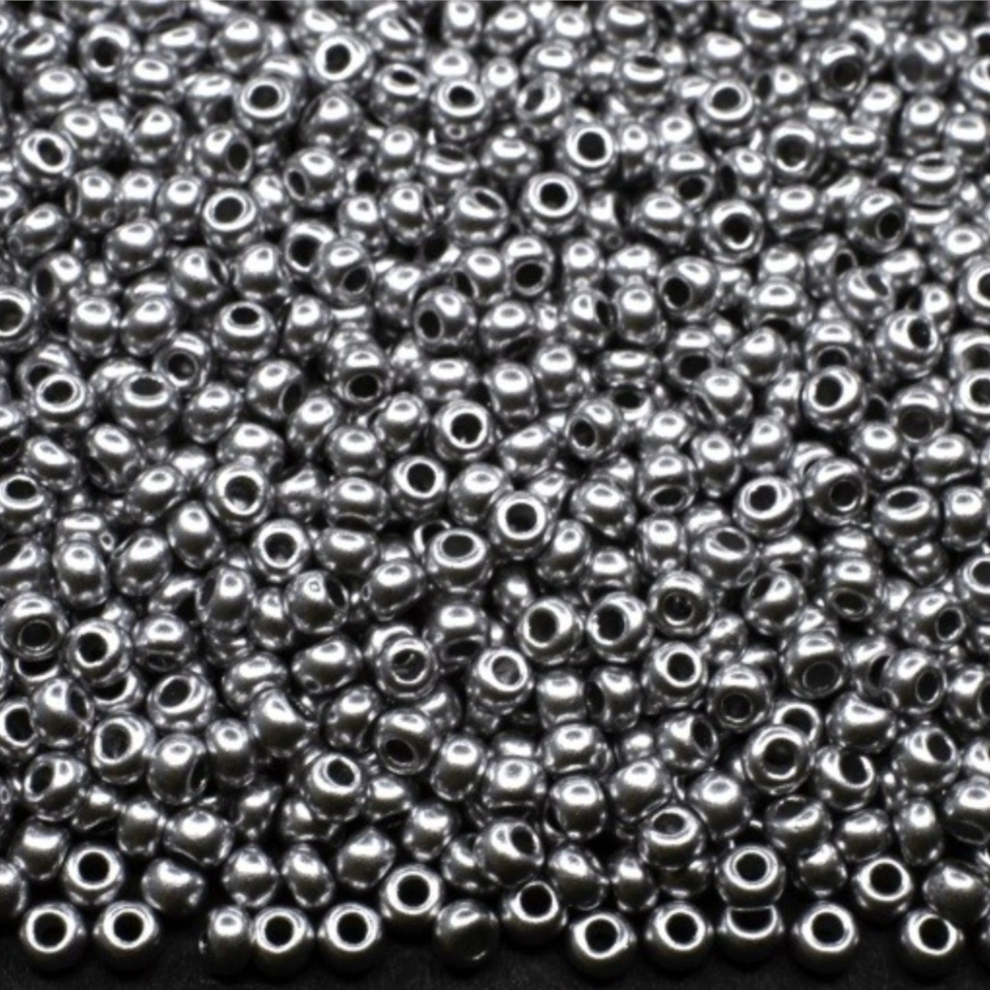 10/0 01700 Preciosa Čekiško Stiklo Karoliukai Rokajaus 2.3mm. Sidabro Metalinis.