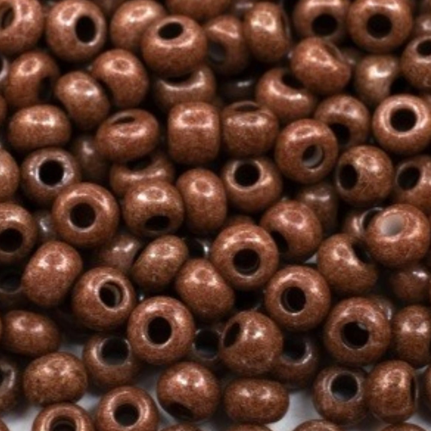 10/0 16A19 Preciosa cseh üveg magtartalmú gyöngyök (kásagyöngy) Rocailles 2,3 mm. Krétabarnás.