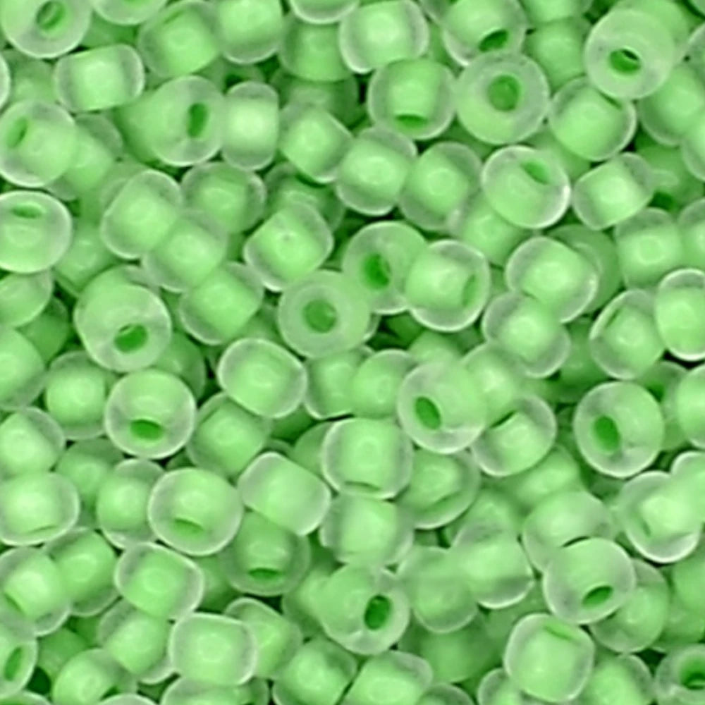 10/0 38357 матовий Preciosa чеський скляний бісер рокайль 2,3 мм. Кришталевий колір з зеленим матовим покриттям.