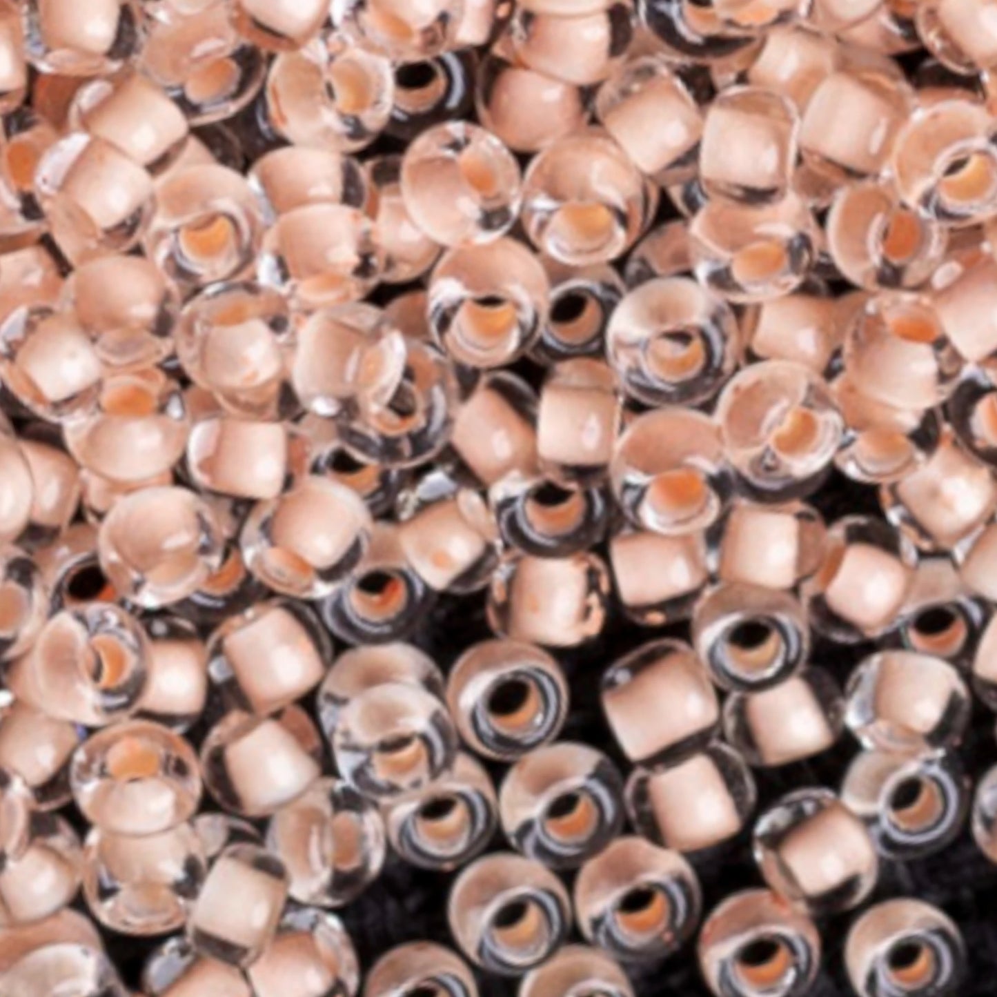 10/0 38387 Preciosa Чеський Скляний Бісер Рокайль 2.3 мм. Кришталевий Колір з Рожевою Облямівкою.