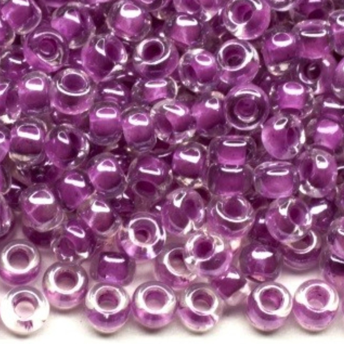 10/0 38628 Perles de Verre Tchèque Preciosa de Rocaille 2,3 mm. Couleur Cristal Bordée Violet Sfinx.