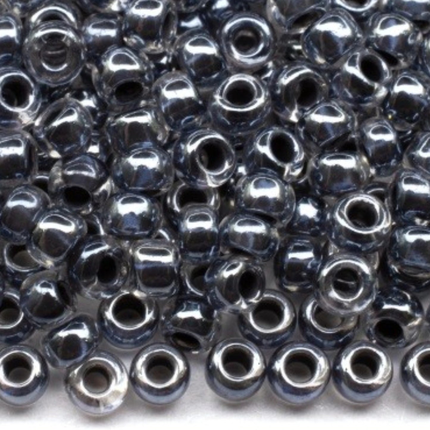 10/0 38649 Preciosa Čekiško Stiklo Karoliukai Rokajaus 2,3 mm. Krištolo Spalvos Juodos Linijos Sfinksas.