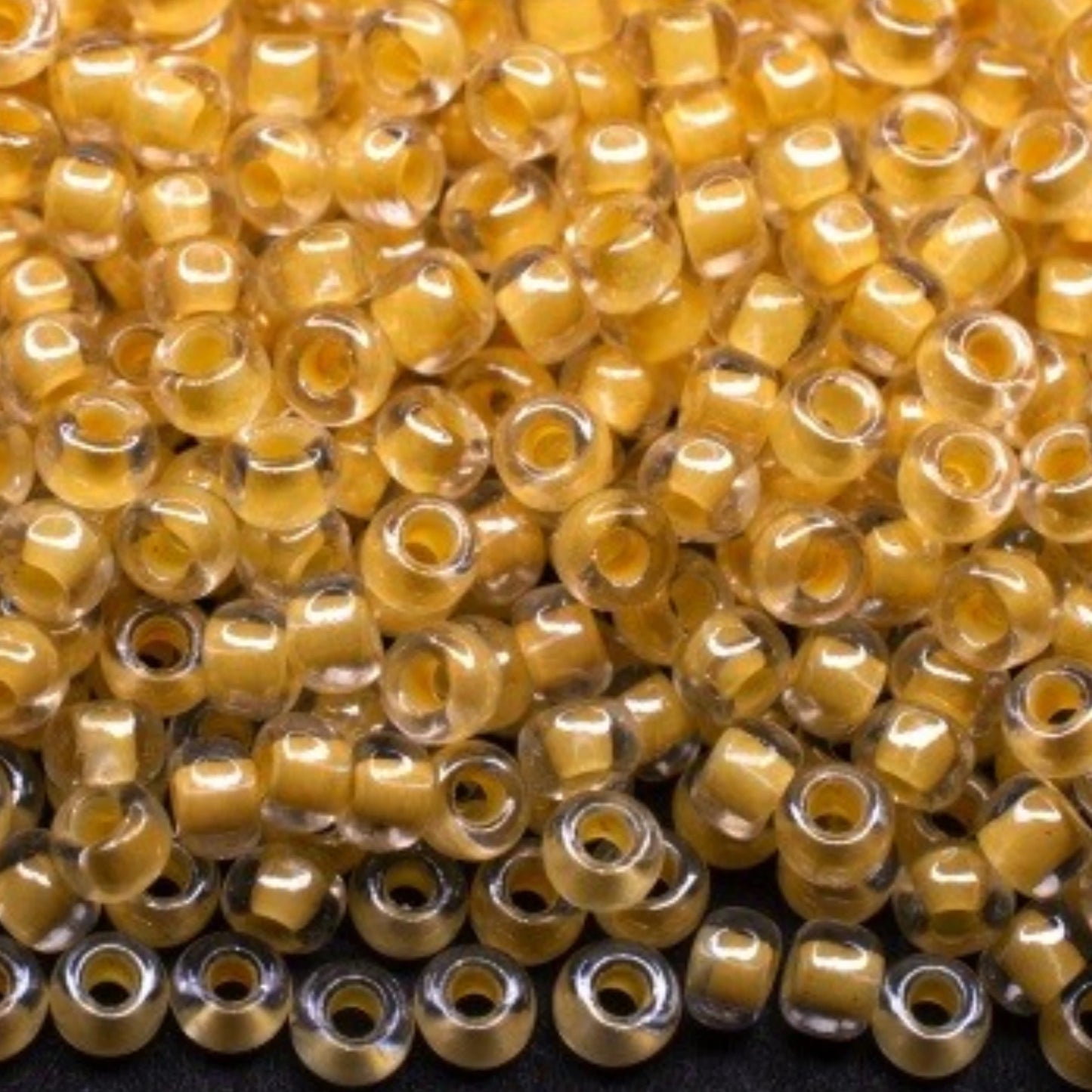 10/0 38681 Perles de Rocaille en verre tchèque Preciosa 2,3 mm. Couleur cristal doublée jaune Sfinx.