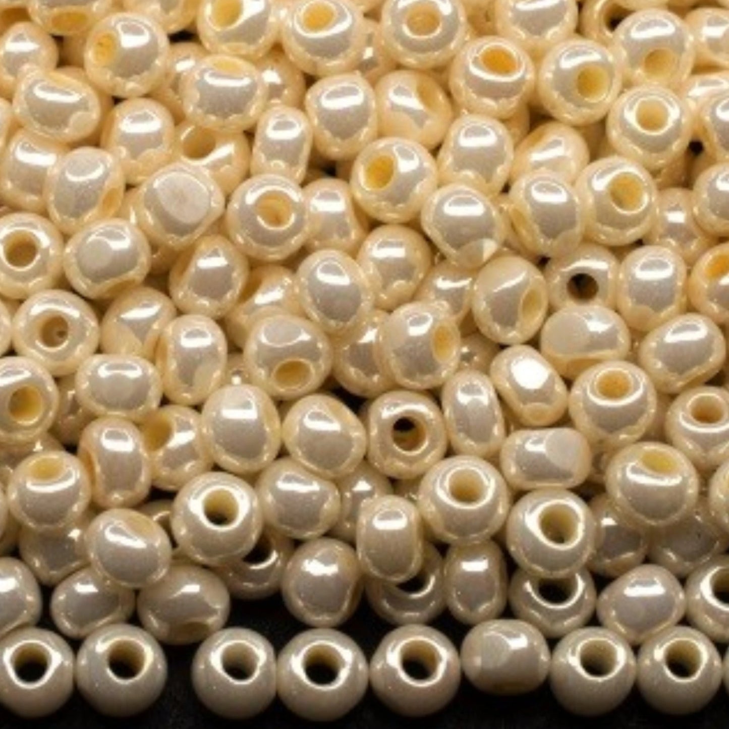 10/0 46113 Perline di Vetro Ceco Preciosa Rocaille 2,3 mm. Beige Conchiglia.