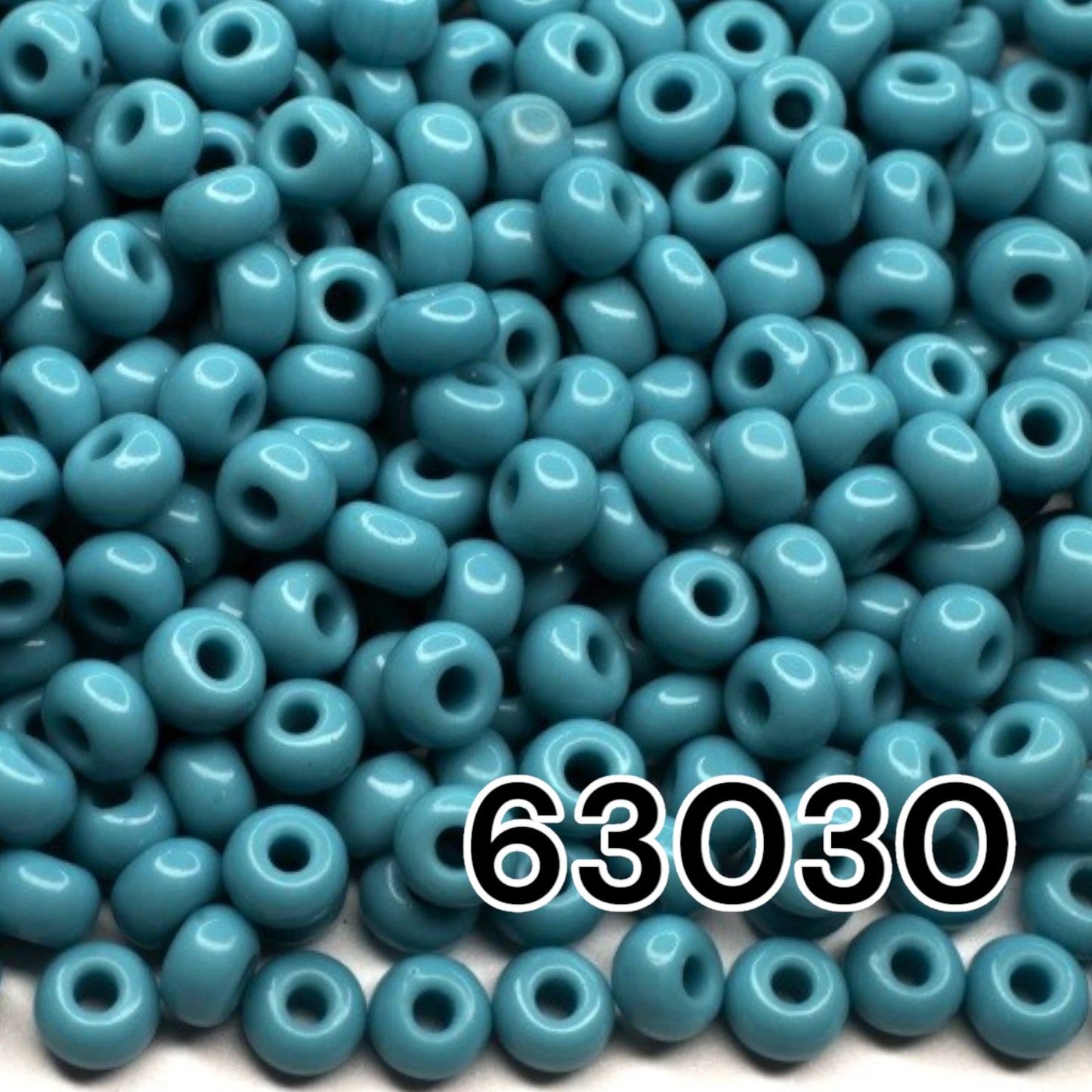 6/0 63030 Preciosa Seed Beads Blue. Opaque Natural. - VadymShop