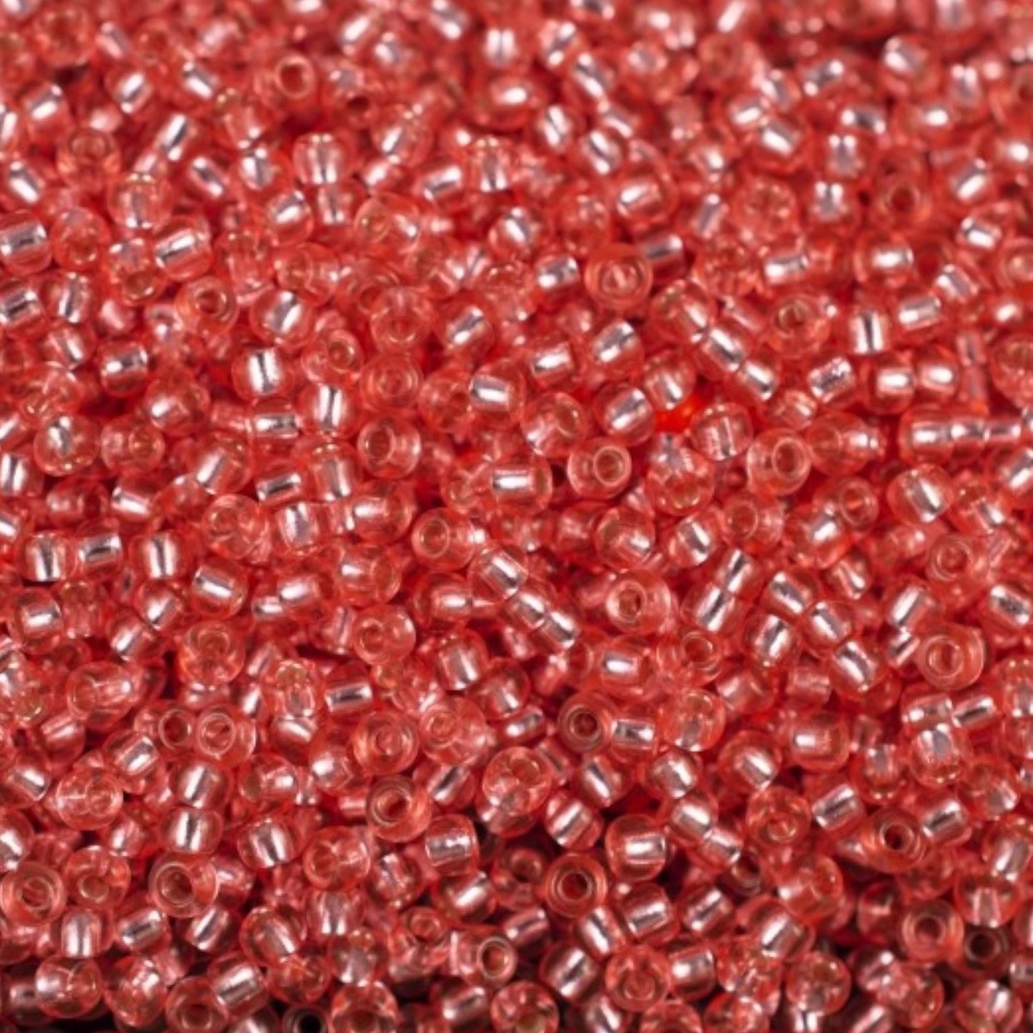 10/0 78191 Preciosa čehu stikla Pērlītes Rokaja 2.3mm. Sarkani rozā 2 krāsoti kristāli, sudraba apšuvums.