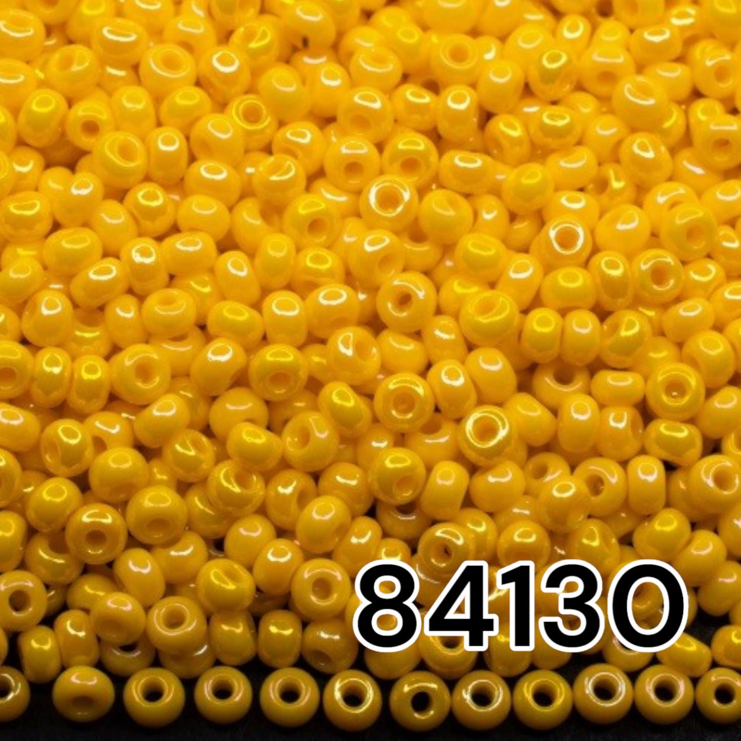 10/0 84130 Preciosa tschechische Glasperlen Rocailles 2.3mm. Opaker Regenbogen Gelb.