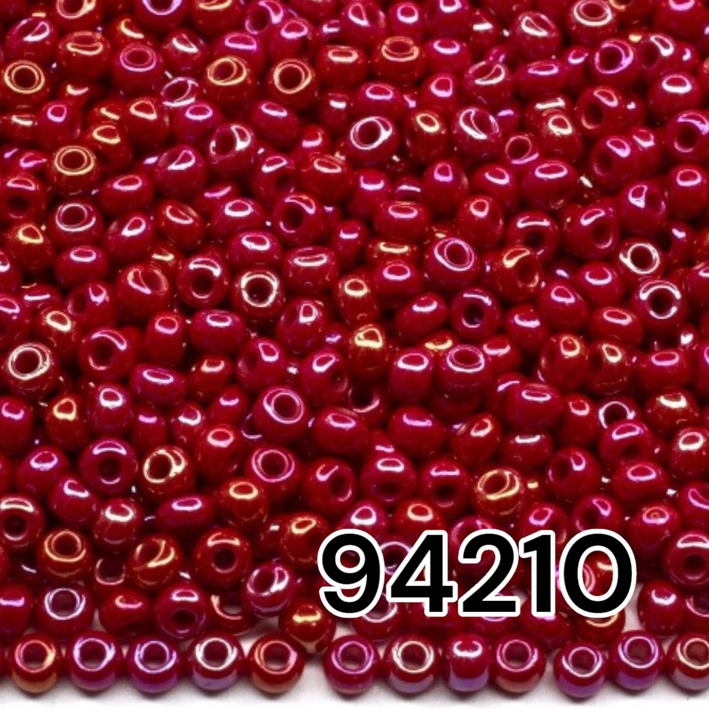 10/0 94210 Preciosa Czech Glass Perler Rocailles 2.3mm. Opaque regnbuerød.