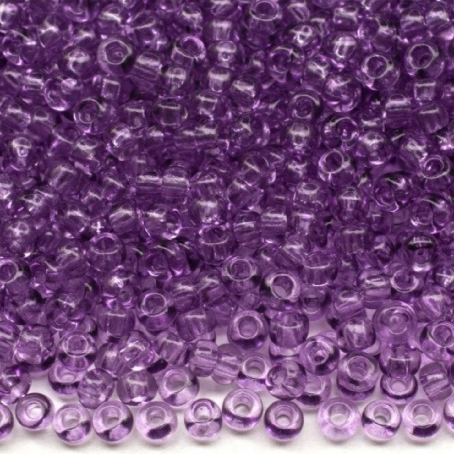 Perles de Rocaille en verre tchèque Preciosa 10/0 01122, 2,3 mm. Cristal violet - Teint Solgel.