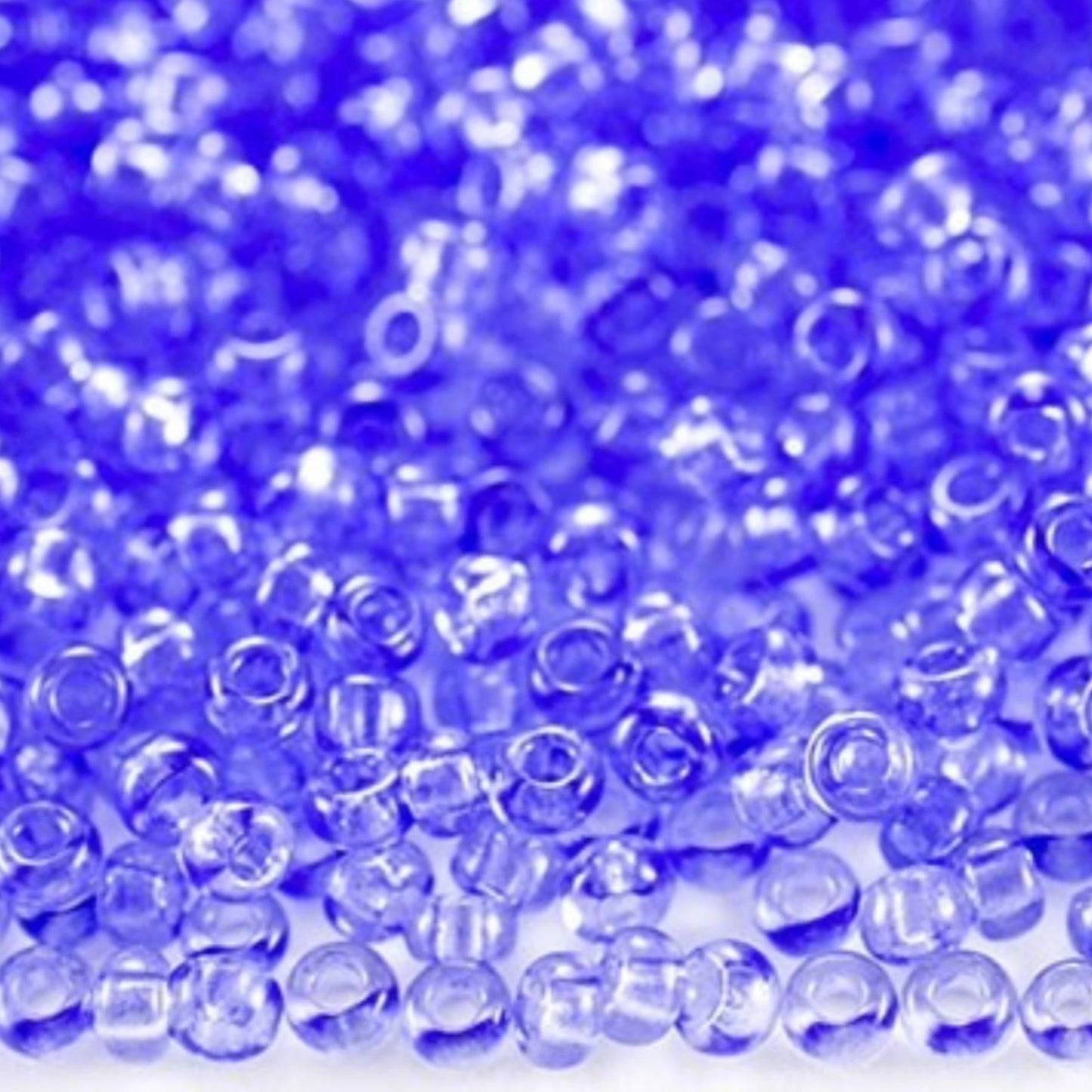 10/0 01131 Preciosa cseh üveg Magtartalmú Gyöngyök (Kásagyöngy) Rocailles 2,3 mm. Kék kristály - Solgel festett.