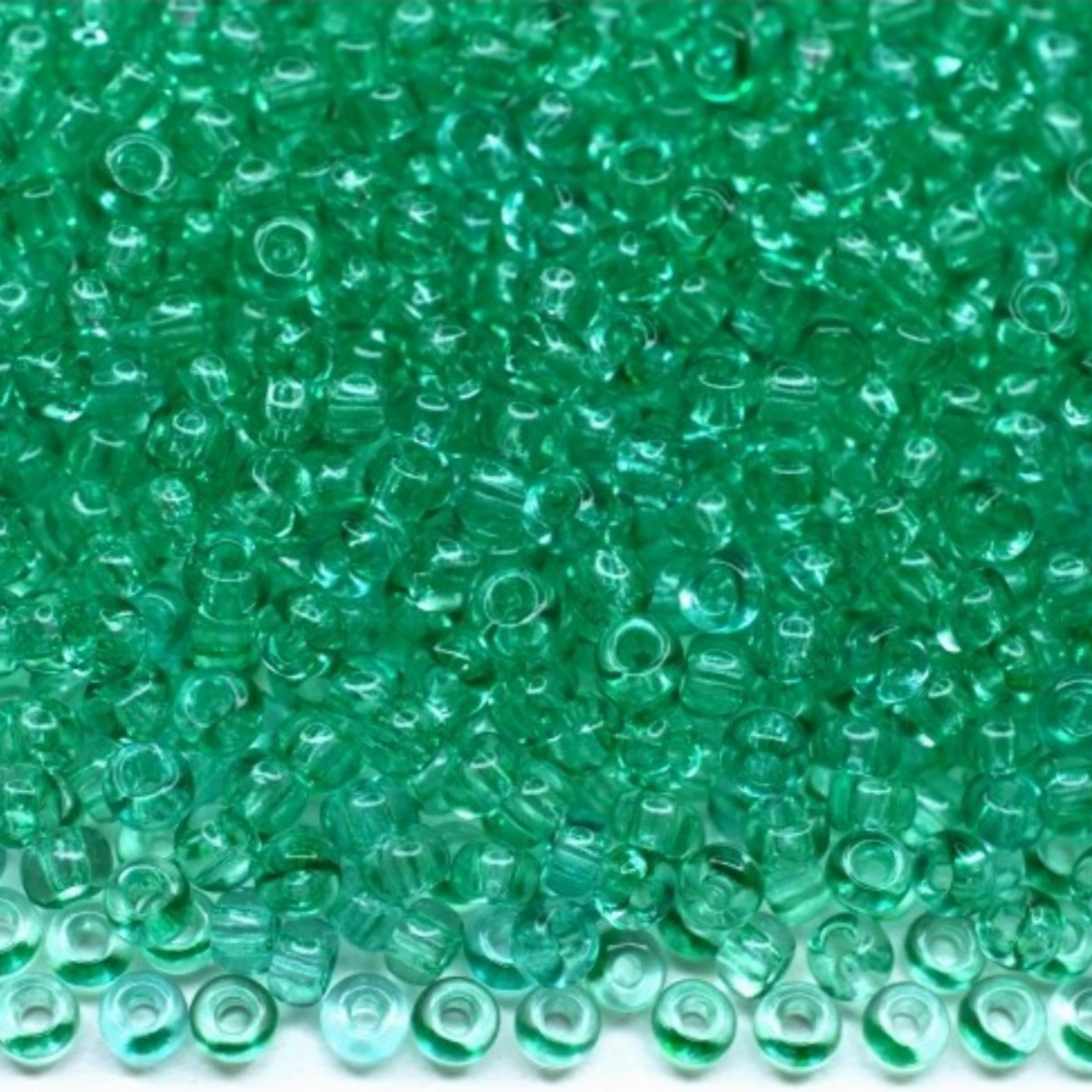 Missangas/Miçangas Pequenas (contas miúdas) de Vidro Checo Preciosa 10/0 01164 Rocaille 2,3 mm. Cristal Verde - Tingido por Solgel.