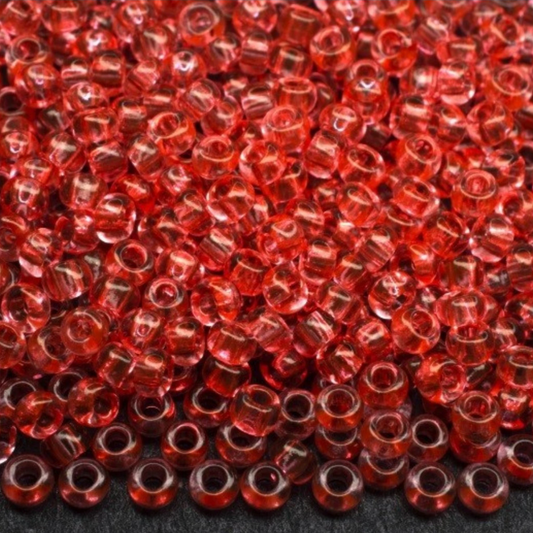 10/0 01191 Preciosa Čekiško stiklo karoliukai Rokajaus 2,3 mm. Raudonas kristalas – Solgel dažytas.