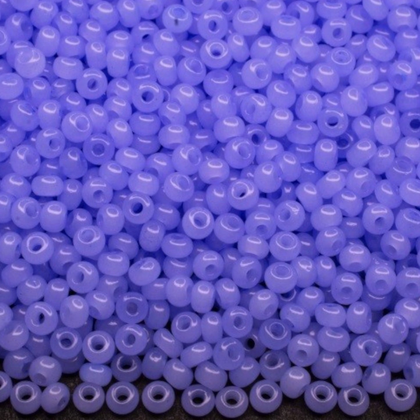 10/0 02631 Preciosa čehu stikla Pērlītes Rokaja 2.3mm. Gaiši zils alabastrs - Solgel krāsots.