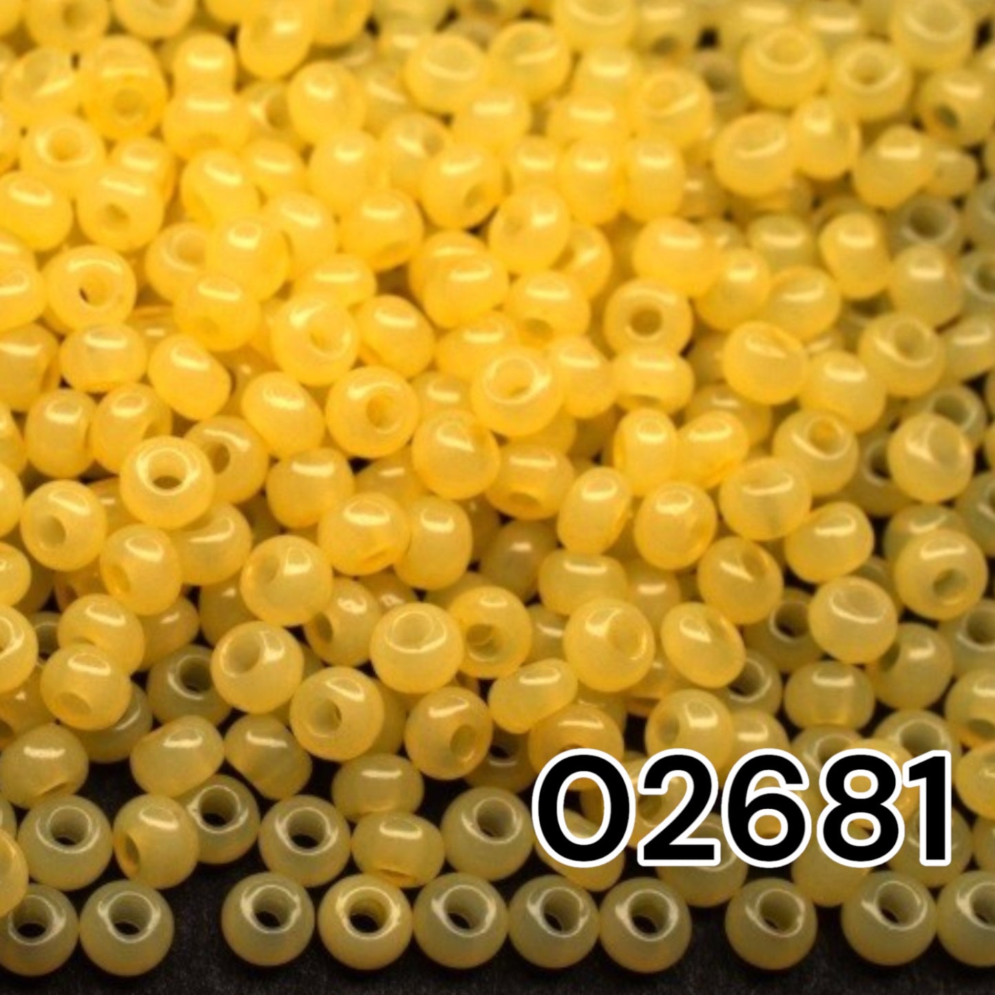 02681 Tschechische Rocailles PRECIOSA rund 10/0 gelb. Alabaster – Solgel-gefärbt.