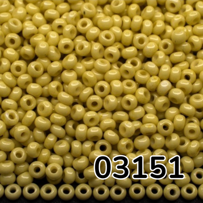 Perles de Rocaille en verre tchèque Preciosa 10/0 03151, 2,3 mm. Vert jaune craie - teint par sol-gel.
