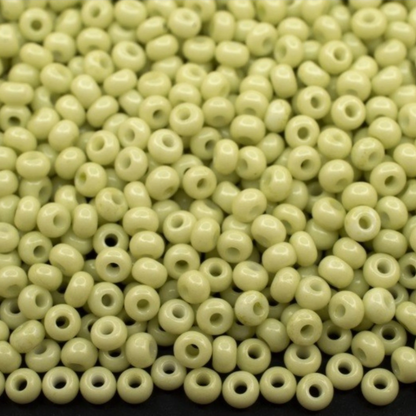 Missangas/Miçangas Pequenas (contas miúdas) de vidro checo Preciosa 10/0 03152 Rocaille 2,3 mm. Verde giz - tingidas com Solgel.