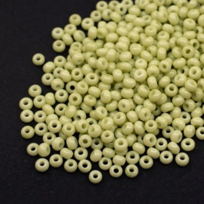 Missangas/Miçangas Pequenas (contas miúdas) de vidro checo Preciosa 10/0 03152 Rocaille 2,3 mm. Verde giz - tingidas com Solgel.