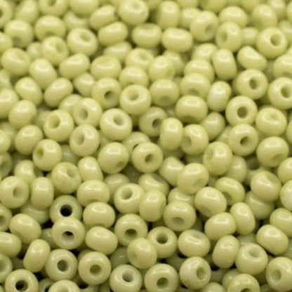 Missangas/Miçangas Pequenas (contas miúdas) de vidro checo Preciosa 10/0 03152 Rocaille 2,3 mm. Verde giz - tingidas com Solgel.