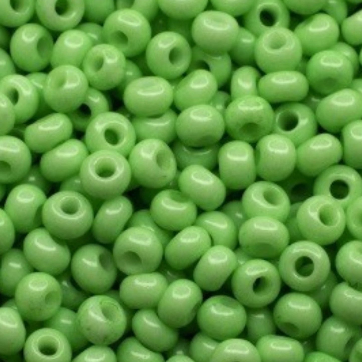 Perline di vetro ceco Preciosa 10/0 03161 Rocaille da 2,3 mm. Verde gesso - colorate con Solgel.