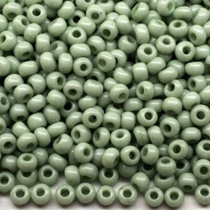 Perline di vetro ceco Preciosa 10/0 03163 Rocaille da 2,3 mm. Verde gesso - colorate con Solgel.