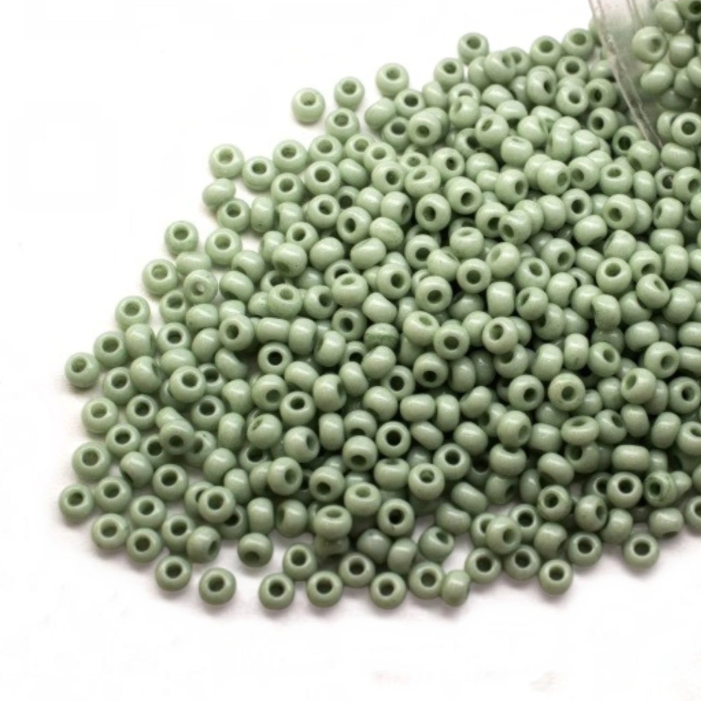 Perline di vetro ceco Preciosa 10/0 03163 Rocaille da 2,3 mm. Verde gesso - colorate con Solgel.