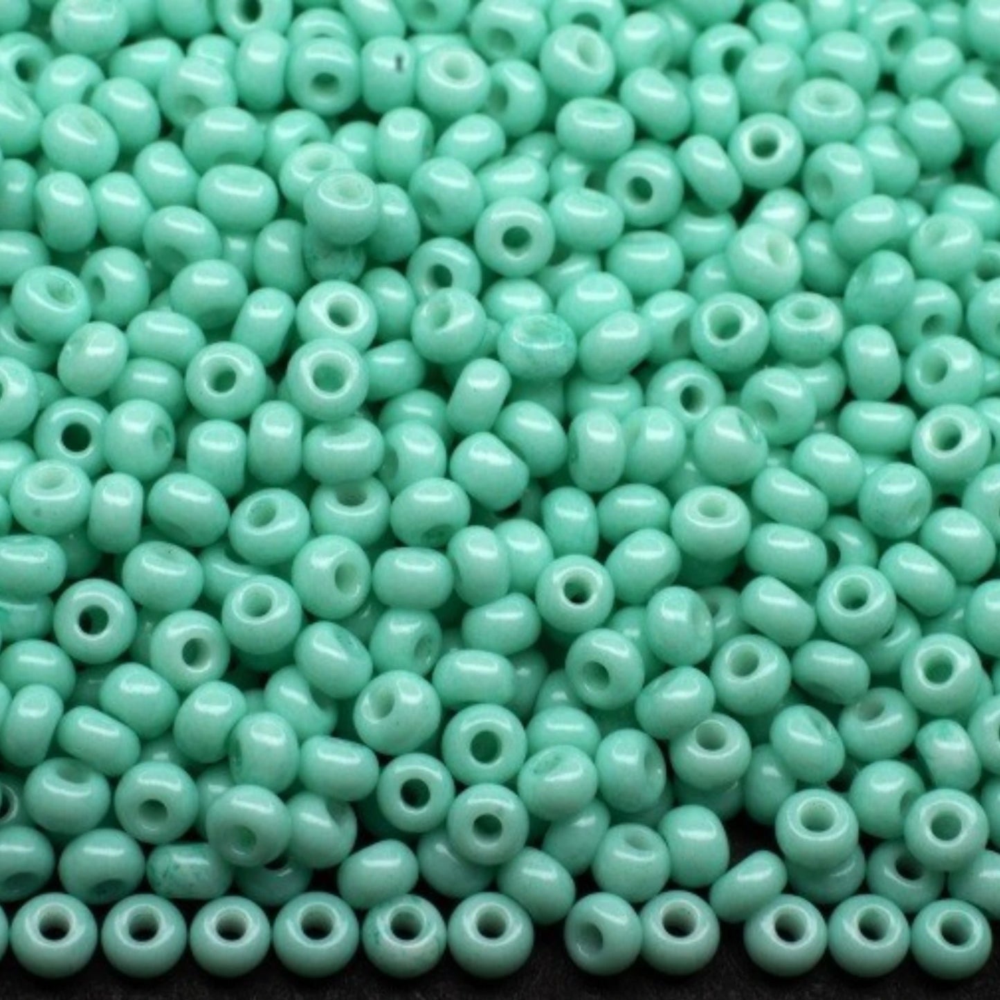 Missangas/Miçangas Pequenas (contas miúdas) de vidro checo Preciosa 10/0 03164 Rocaille 2,3 mm. Turquesa giz - tingidas com Solgel.