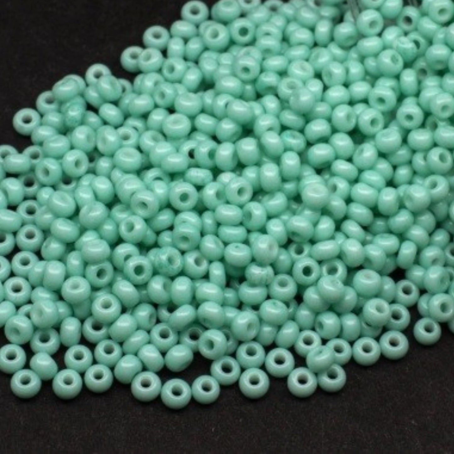 Missangas/Miçangas Pequenas (contas miúdas) de vidro checo Preciosa 10/0 03164 Rocaille 2,3 mm. Turquesa giz - tingidas com Solgel.
