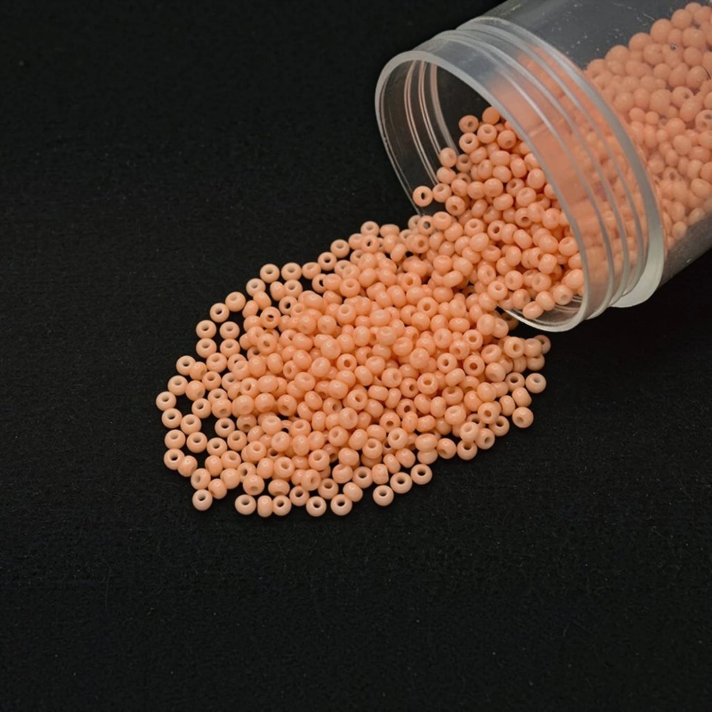 10/0 03185 Preciosa Čekiško stiklo Karoliukai Rokajaus 2,3 mm. Oranžinė kreida – Solgel dažyti.