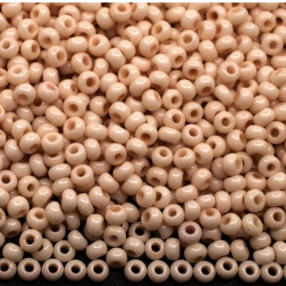 Koraliki Preciosa Czech Glass Seed Beads Rocailles 10/0 03211, 2,3 mm. Beżowy kredowy - barwione metodą Solgel.