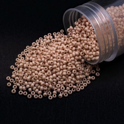 Koraliki Preciosa Czech Glass Seed Beads Rocailles 10/0 03212, 2,3 mm. Beżowy kredowy - barwione metodą Solgel.