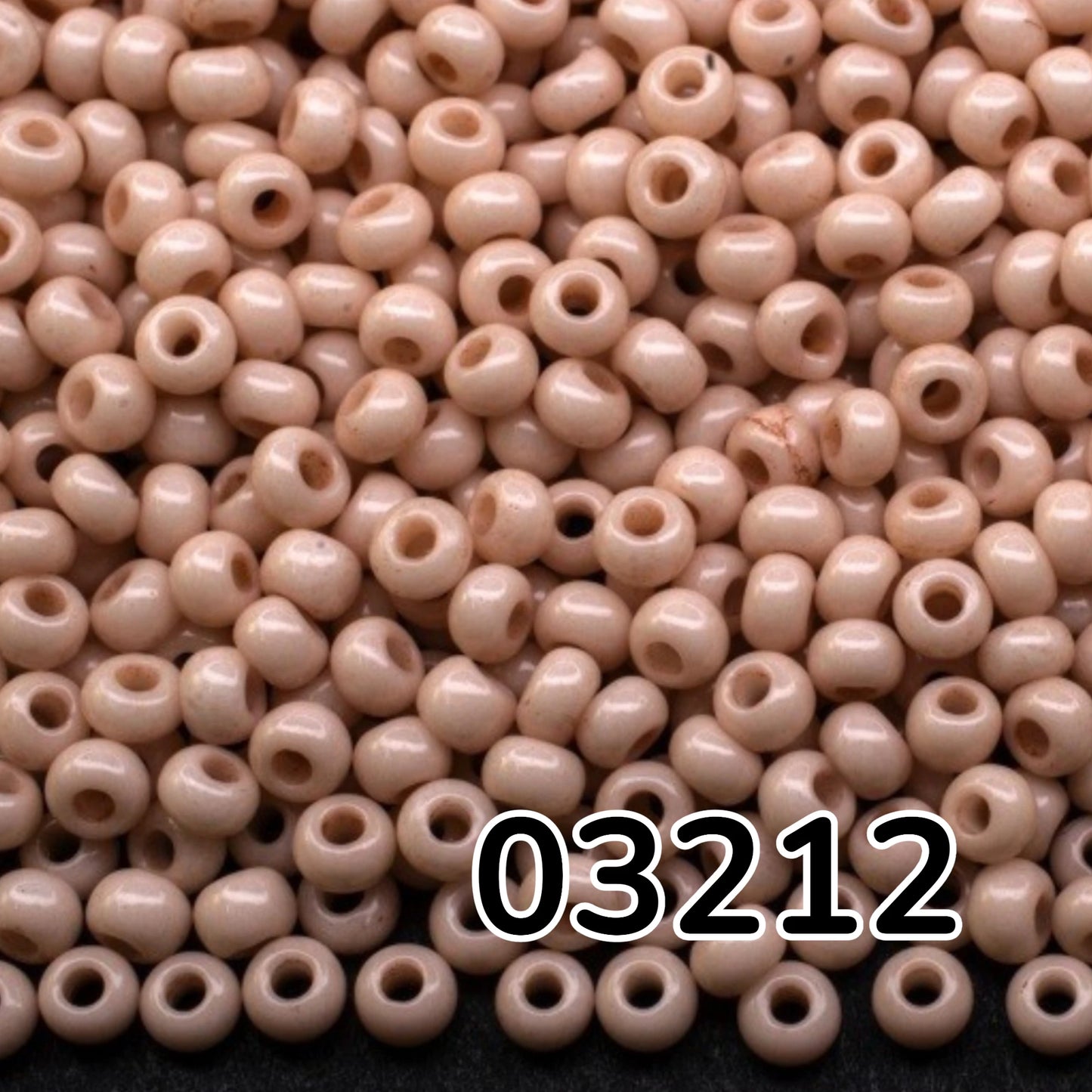 Koraliki Preciosa Czech Glass Seed Beads Rocailles 10/0 03212, 2,3 mm. Beżowy kredowy - barwione metodą Solgel.