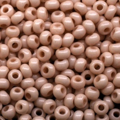 Koraliki Preciosa Czech Glass Seed Beads Rocailles 10/0 03212, 2,3 mm. Beżowy kredowy - barwione metodą Solgel.