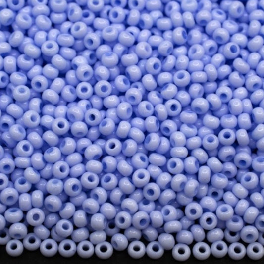 10/0 03231 Preciosa böhmische Glas-Perlen Rocailles 2,3 mm. Blau Kreide - Solgel gefärbt.