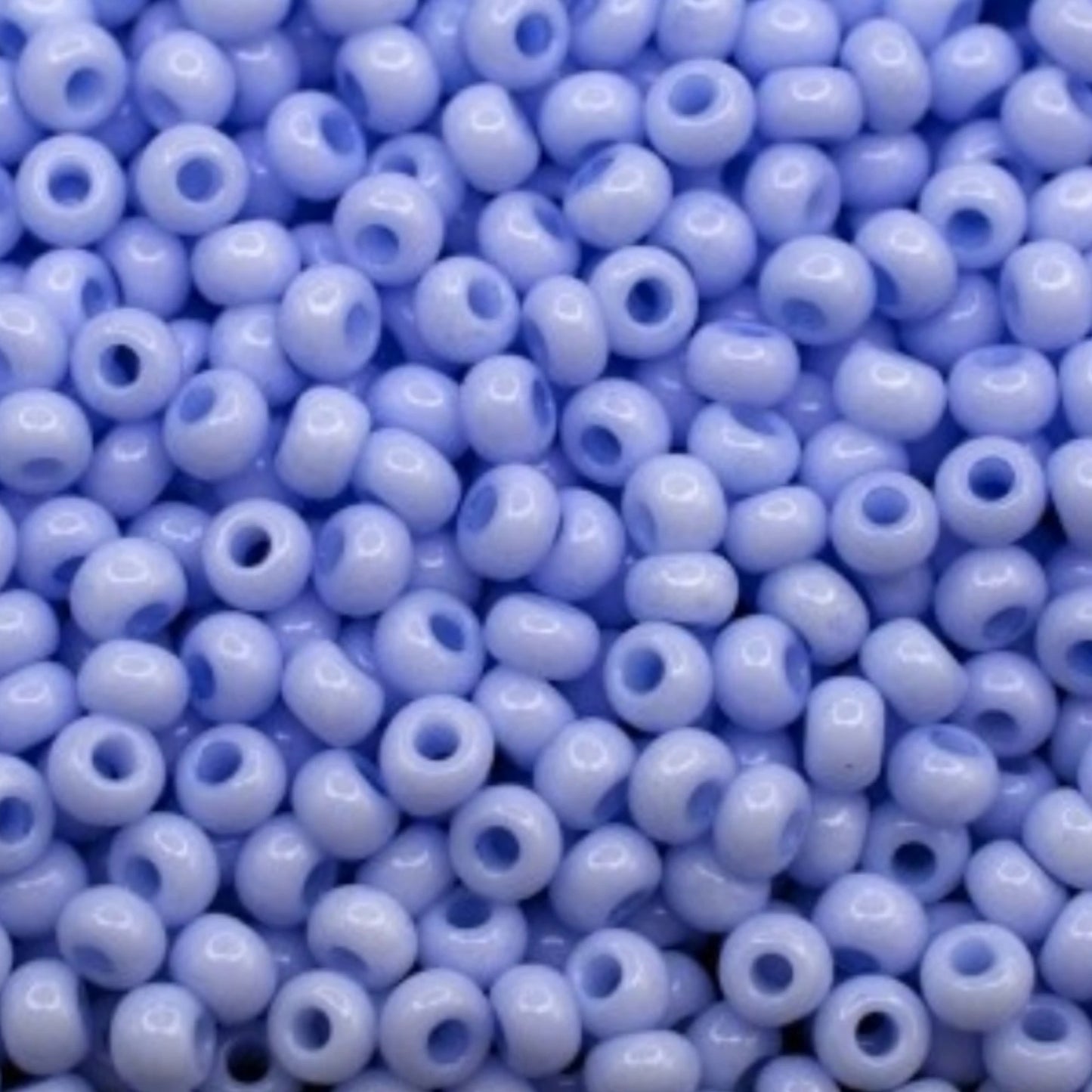 Perles de Rocaille en verre tchèque Preciosa 10/0 03231, 2,3 mm. Bleu craie - Teinté Solgel.