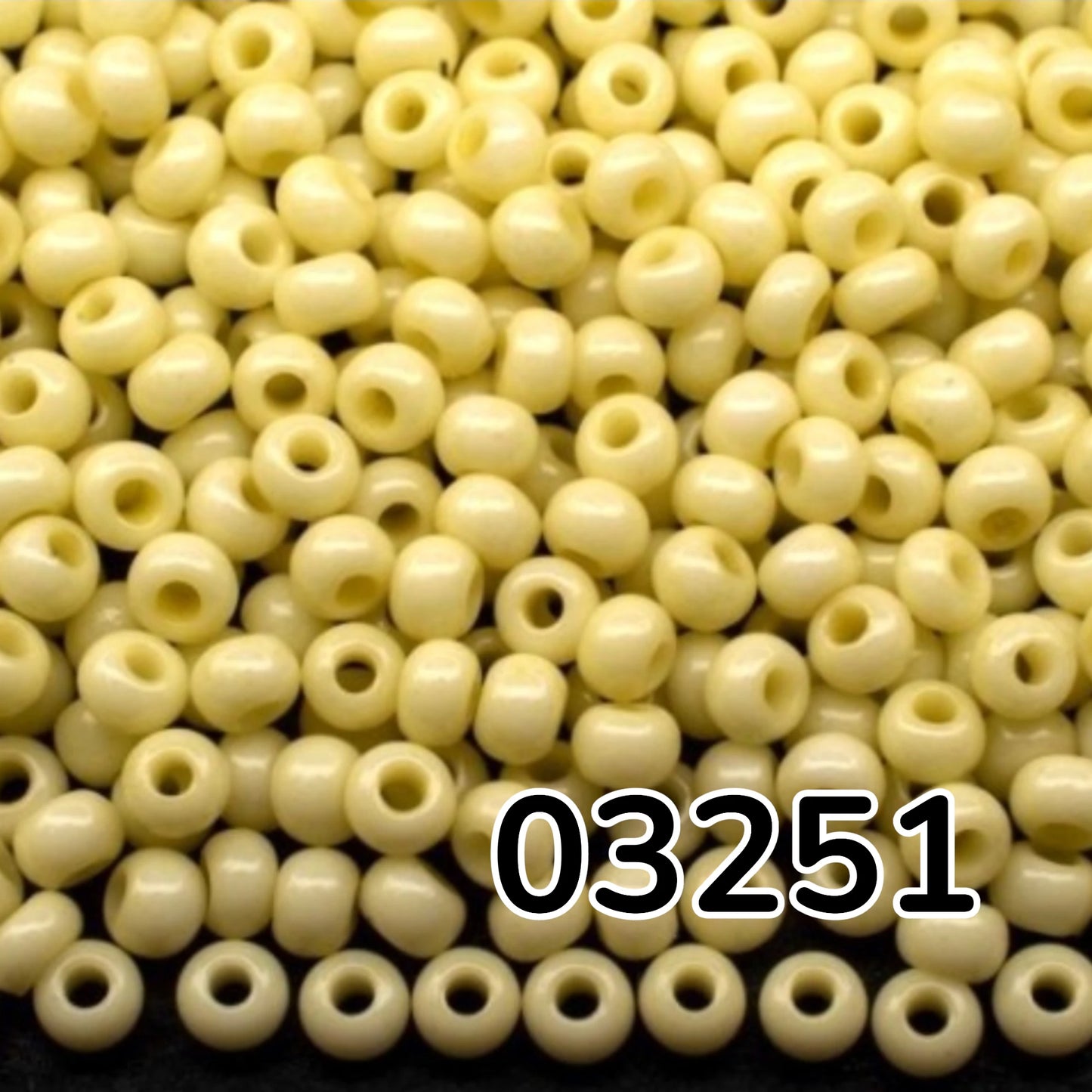 10/0 03251 Preciosa čehu stikla Pērlītes Rokaja 2,3 mm. Zaļš dzeltenais krīts - Solgel krāsots.