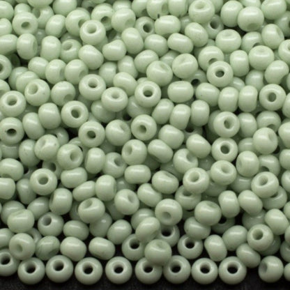 Perles de Rocaille en verre tchèque Preciosa 10/0 03263, 2,3 mm. Vert craie - Teinté Solgel.