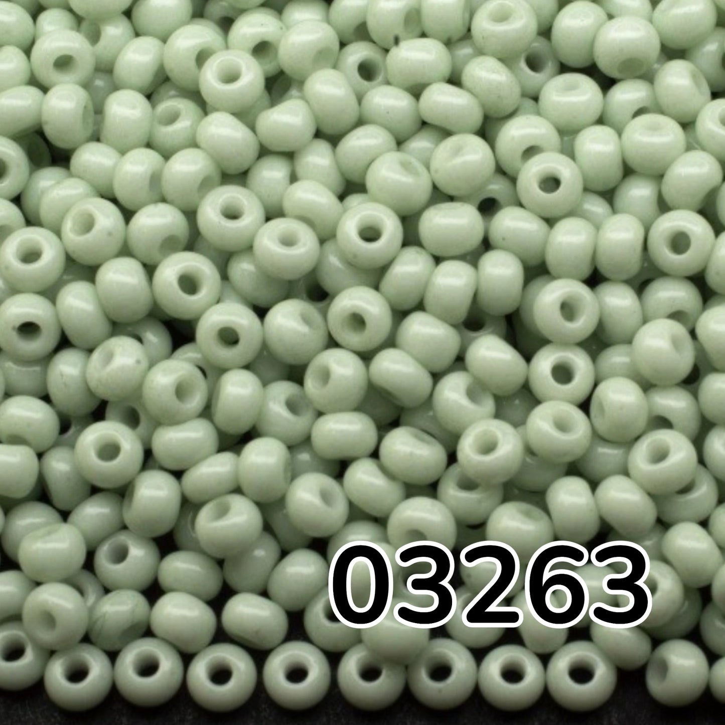 Perles de Rocaille en verre tchèque Preciosa 10/0 03263, 2,3 mm. Vert craie - Teinté Solgel.