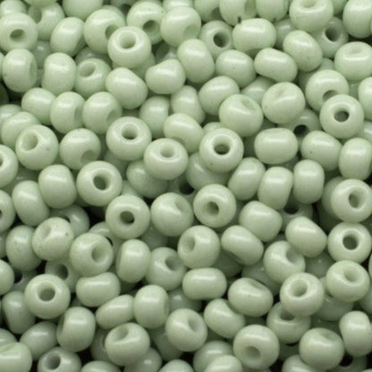 Perles de Rocaille en verre tchèque Preciosa 10/0 03263, 2,3 mm. Vert craie - Teinté Solgel.