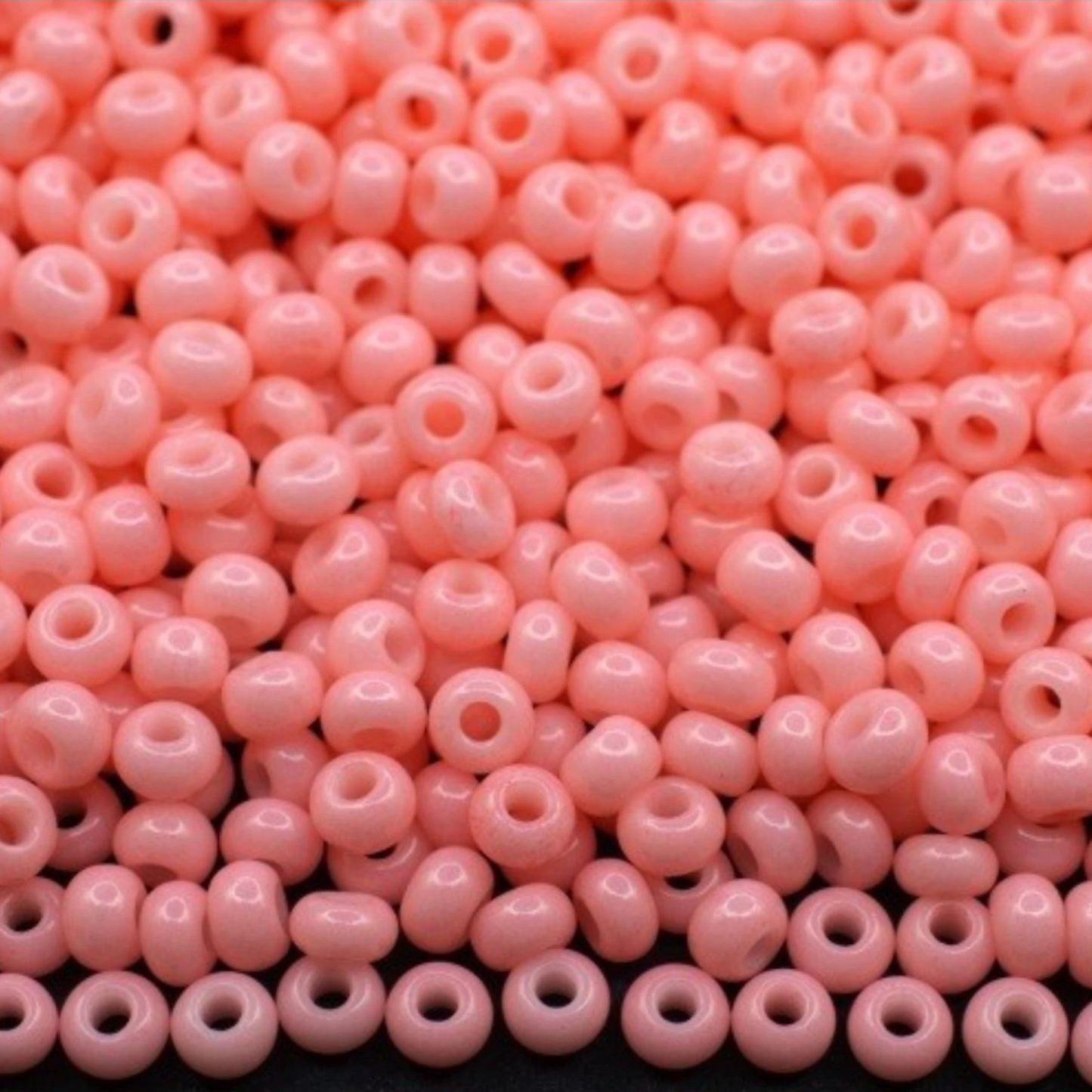 Perles de Rocaille en verre tchèque Preciosa 10/0 03291, 2,3 mm. Rouge rose craie - Teinté par Solgel.