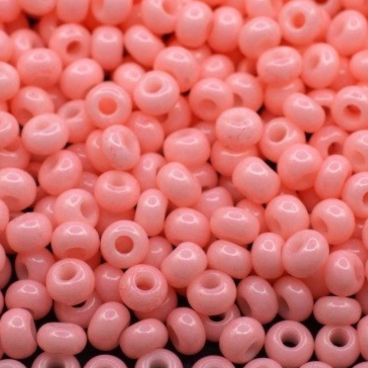 Perles de Rocaille en verre tchèque Preciosa 10/0 03291, 2,3 mm. Rouge rose craie - Teinté par Solgel.