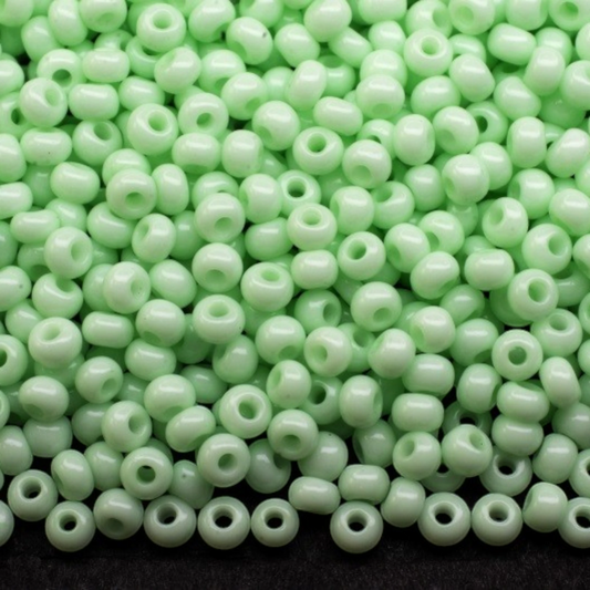 10/0 03461 Preciosa Mărgele din sticlă cehă Rocaille 2.3mm. Verde cretă - vopsite Solgel.
