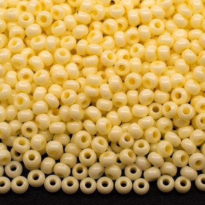 10/0 03481 Preciosa Perles de Rocaille en verre tchèque 2.3mm. Jaune craie - teinté Solgel.