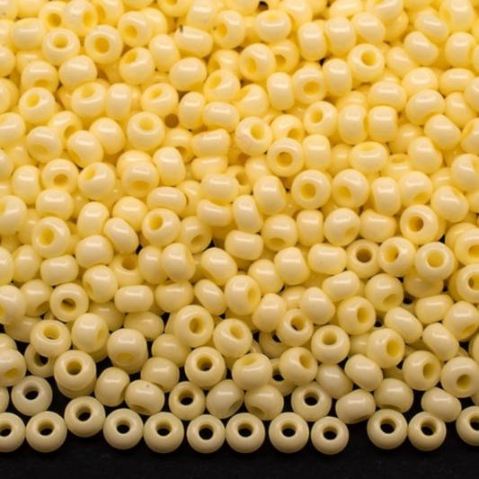 10/0 03481 Preciosa Mărgele din sticlă cehă Rocaille 2.3mm. Galben cretos – vopsite Solgel.