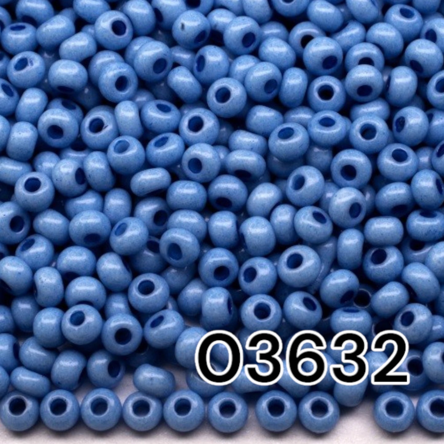 10/0 03632 Perles de rocaille Preciosa. Craie bleue - Teinte Solgel.