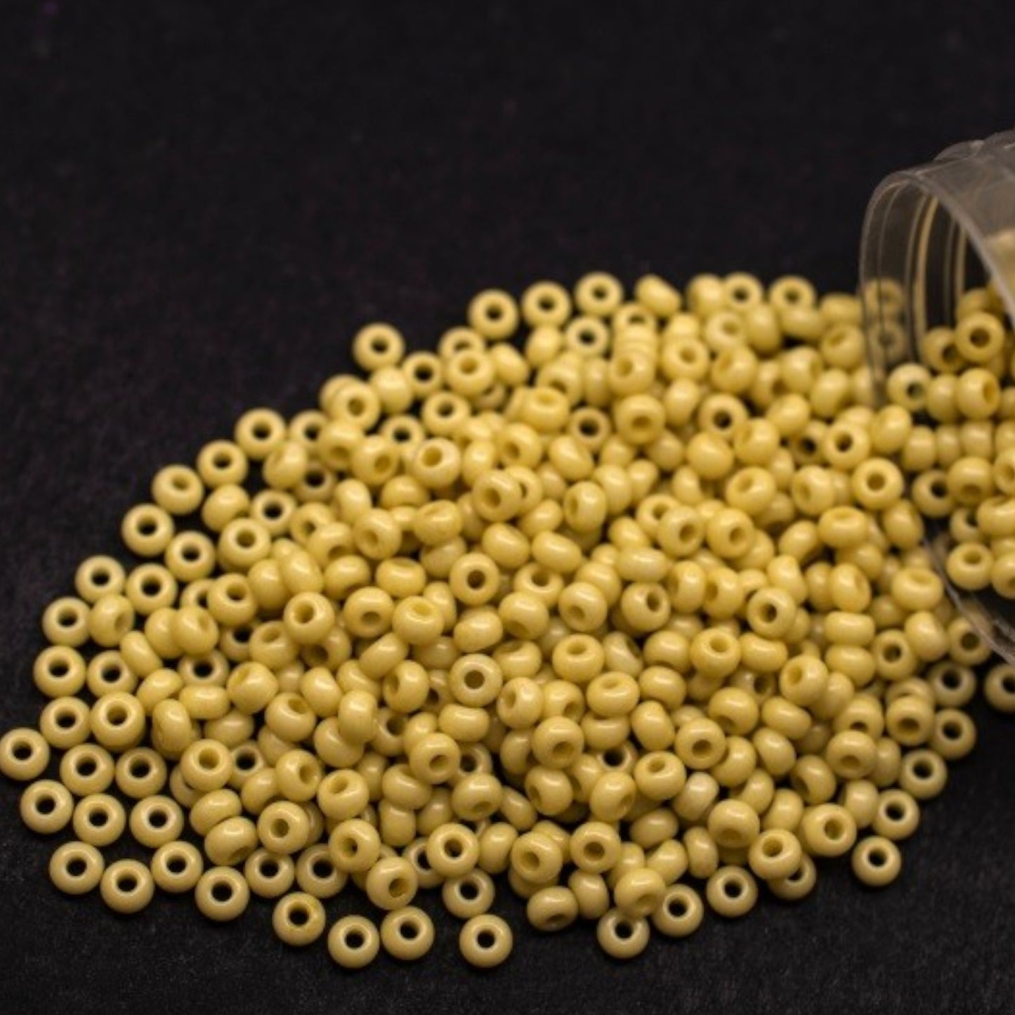 03651 Czech seed beads PRECIOSA round 10/0 light yellow. Chalk - Solgel Dyed.