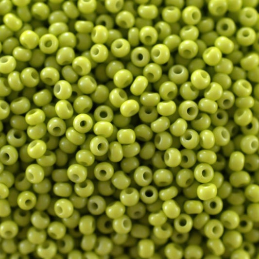 10/0 03653 Preciosa cseh üveg Magtartalmú Gyöngyök (Kásagyöngy) Rocailles 2,3 mm. Zöld kréta - Solgel festett.