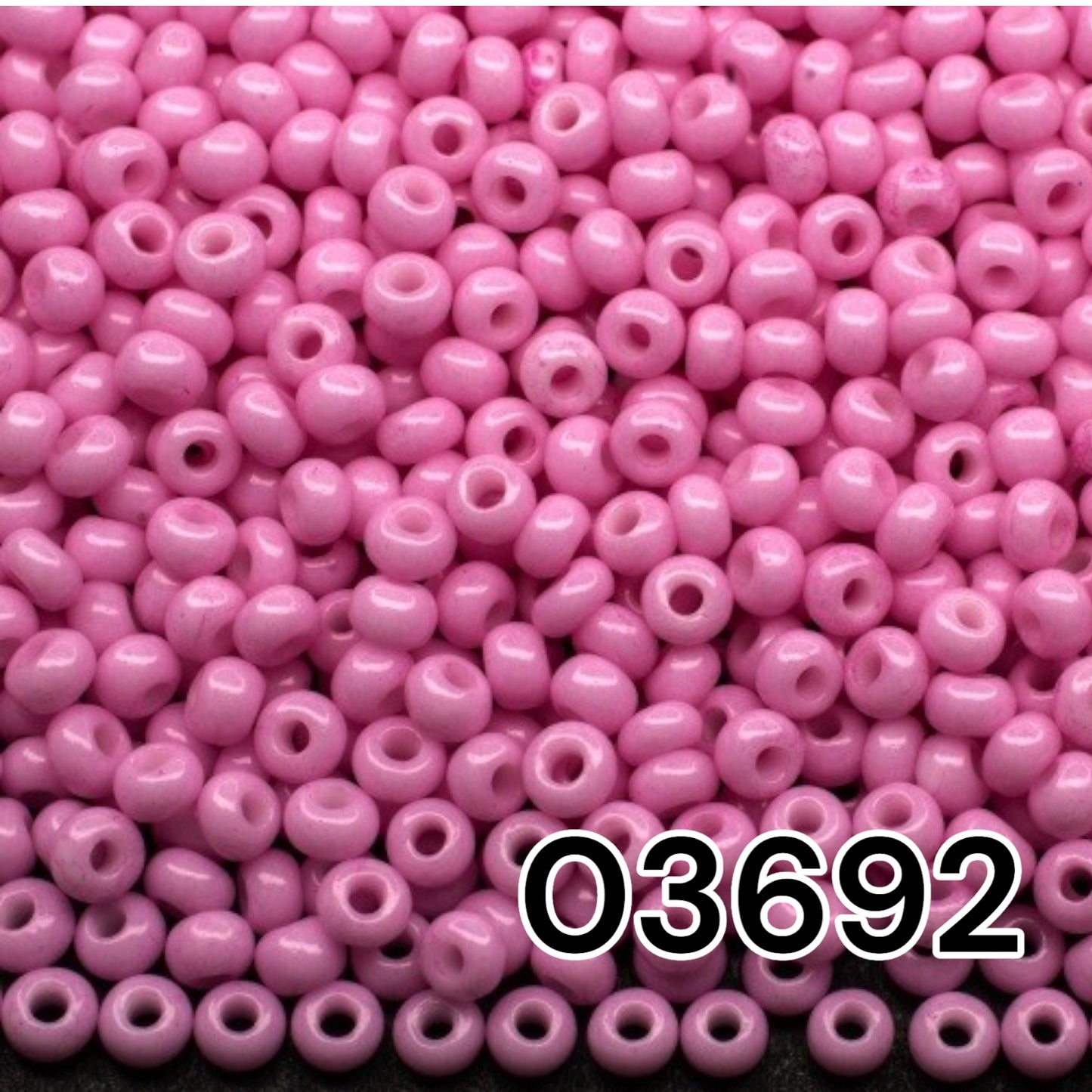 6/0 03692 Preciosa Чешский стеклянный бисер Рокайль 4.1mm. Мелово-розовый.