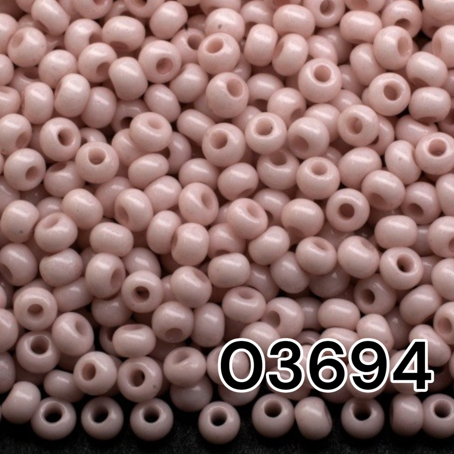 10/0 03694 Perles de rocaille Preciosa. Craie rose beige - Teinte Solgel.